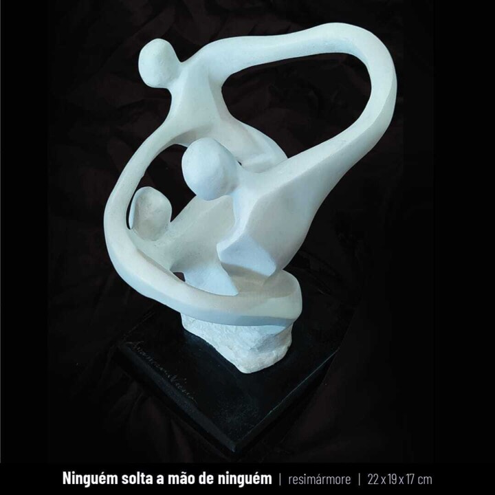Sculpture intitulée "Ninguem solta a mão…" par Anamaria Vieira, Œuvre d'art originale, Résine