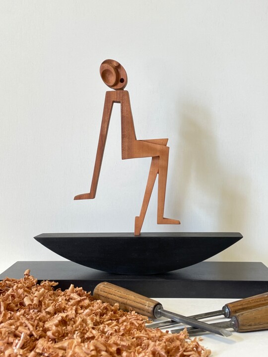 Sculptuur getiteld "SwingOnLady" door Sheraya_berlin, Origineel Kunstwerk, Hout