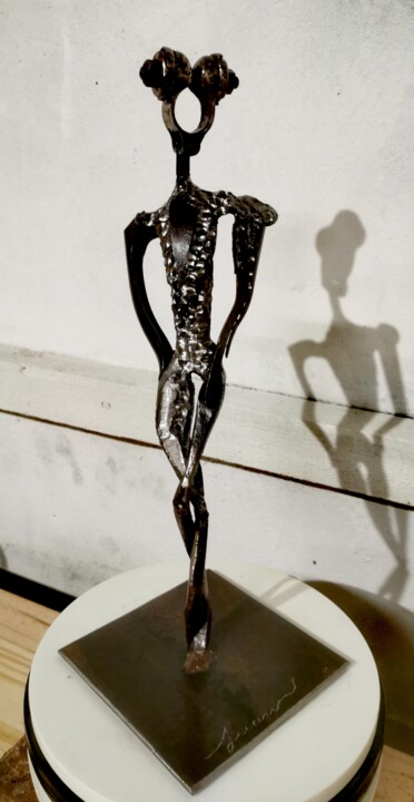 Sculptuur getiteld "L'ÉLÉGANTE" door Le Petit Juan, Origineel Kunstwerk, Metalen