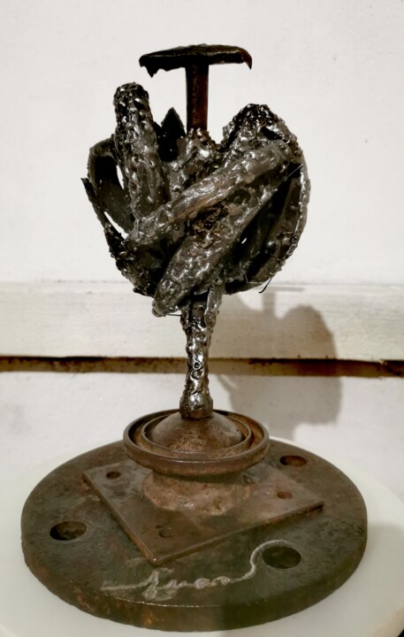 Sculptuur getiteld "Capoté de Paseo 2" door Le Petit Juan, Origineel Kunstwerk, Metalen