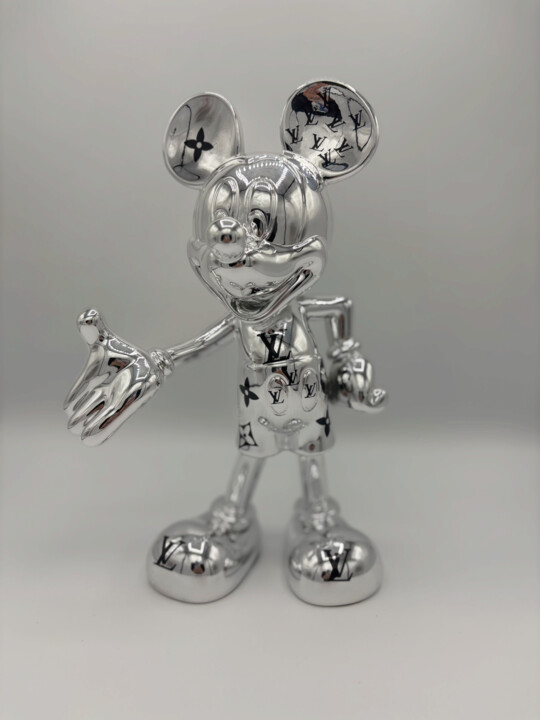 THE LOUIS VUITTON SILVER MICKEY 雕塑, 11.2x7.5 in