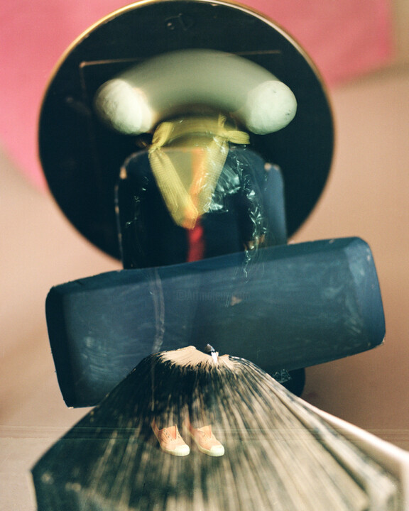 Fotografie getiteld "Portrait with two h…" door Tania Serket, Origineel Kunstwerk, Film fotografie
