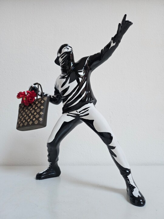 Flower thrower Bansky - Louis Vuitton Scultura, 8,7x7,1 in