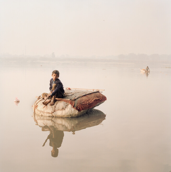 Photography titled "GANGA MA, THE BOY" by Giulio Di Sturco, Original Artwork, Digital Print