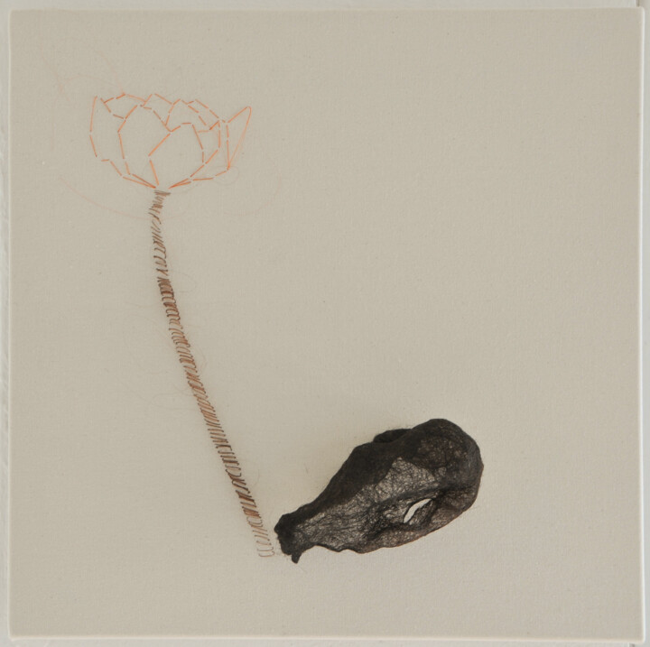 Sculpture intitulée "Vanité (à la fleur)" par Muriel Malchus, Œuvre d'art originale