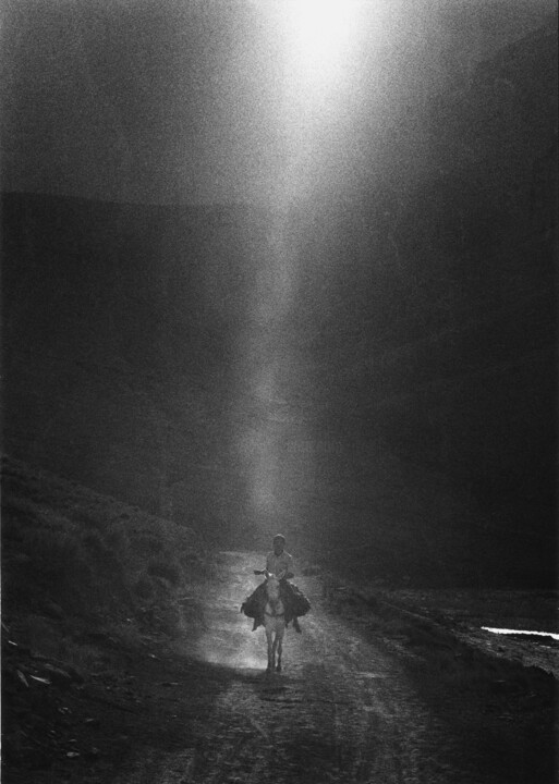 Photography titled "Cavalier au Maroc -…" by Johannes Von Saurma, Original Artwork, Paper