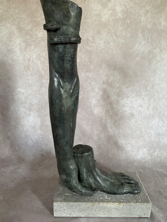 Sculpture titled "La légende du talon…" by Jean Gabriel Mondié, Original Artwork, Bronze