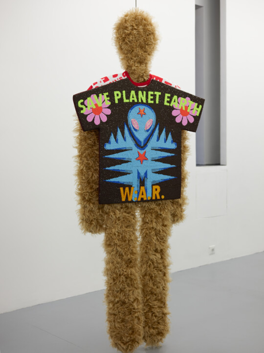 Sculpture intitulée "SAVE PLANET EARTH" par Walter  Van Beirendonck, Œuvre d'art originale