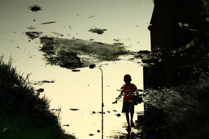 Photography titled "Survivre" by Kiripi Katembo, Original Artwork, Paper