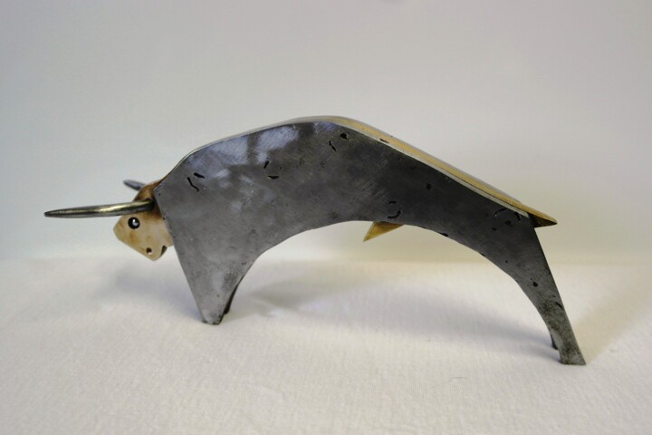 Sculpture titled "EL TORO" by Byludo, Original Artwork, Metals