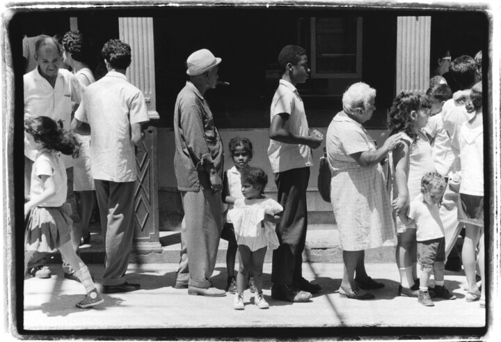 Photography titled "File d'attente - Cu…" by Johannes Von Saurma, Original Artwork, Paper