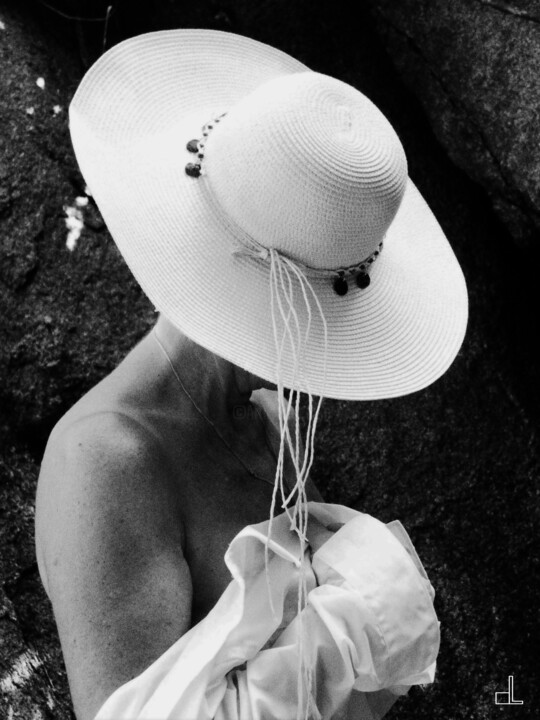 Photography titled "CHAPEAU BAS ! #4 " by Christian Lefevre, Original Artwork, Aluminium