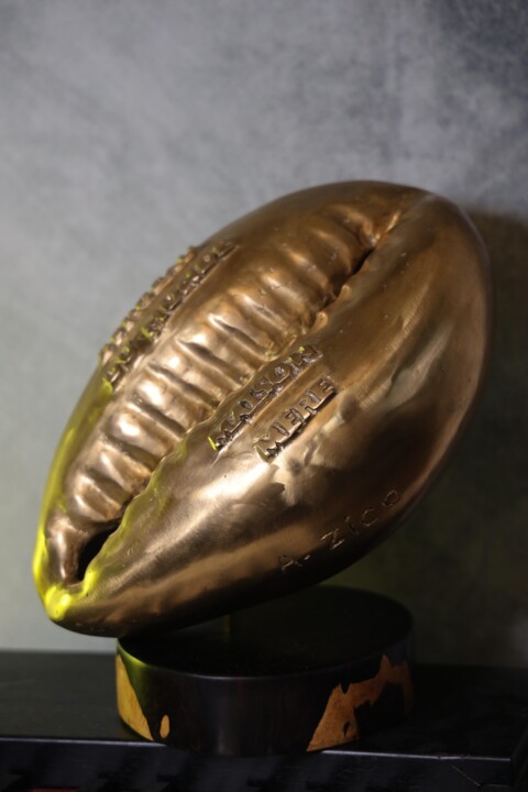 Motherland (Gold) 雕塑, 10.6x7.1 in
