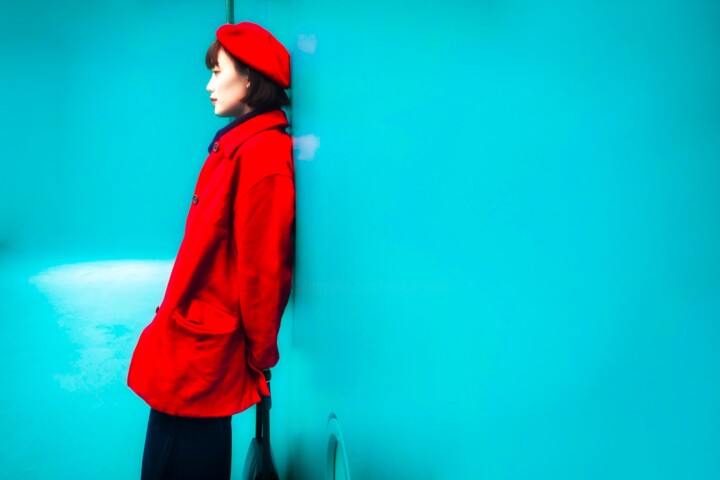Photography titled "La fille au manteau…" by Pascal Potier, Original Artwork, Aluminium