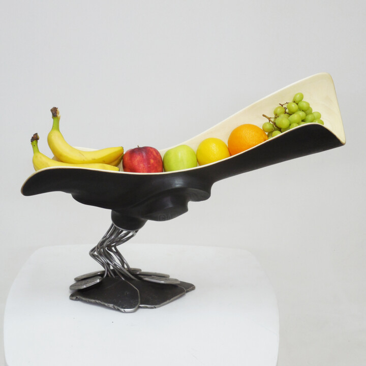 Breakthrough – A Bowl Symbolizing Growth and Inner Strength 雕塑, 21.9x30.3 in