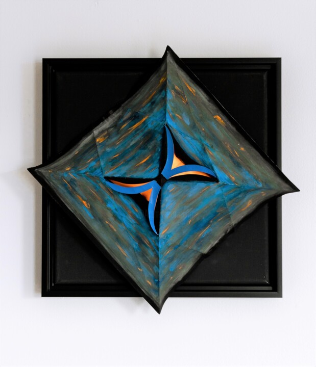Levitating Sapphire 雕塑, 12x12 in