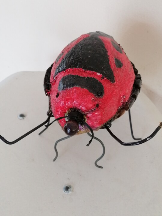 Un insecte appelé Gendarme 雕塑, 5.5x5.9 in