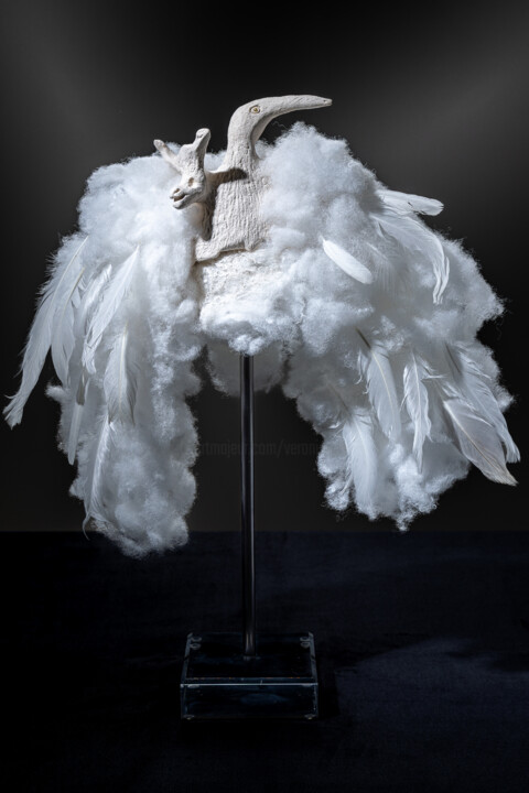 Sous son aile Sculpture, 13.8x14.6 in