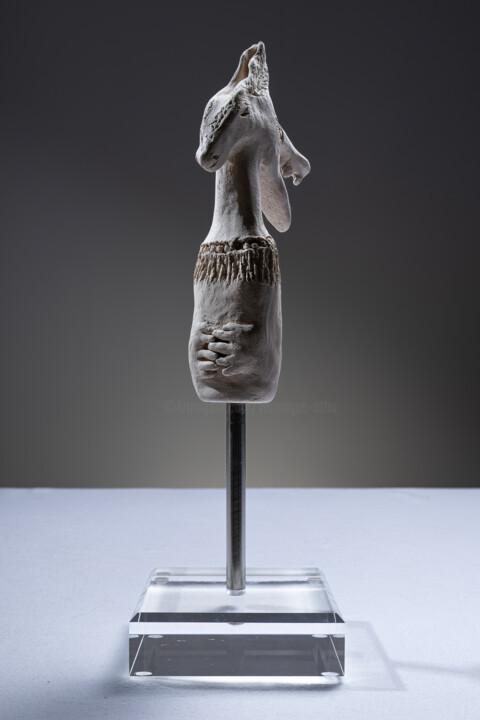 Sculptuur getiteld "Le gardien" door Véronique Attia, Origineel Kunstwerk, Terra cotta