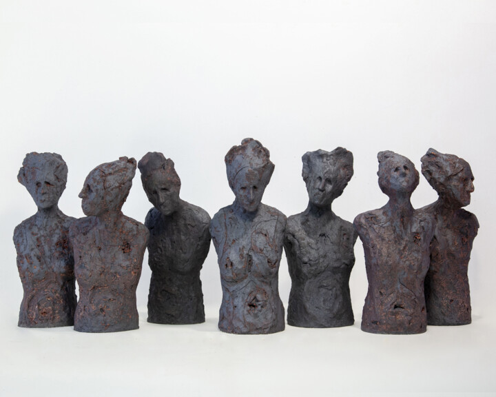 Mothers of the war 雕塑, 15.8x33.5 in