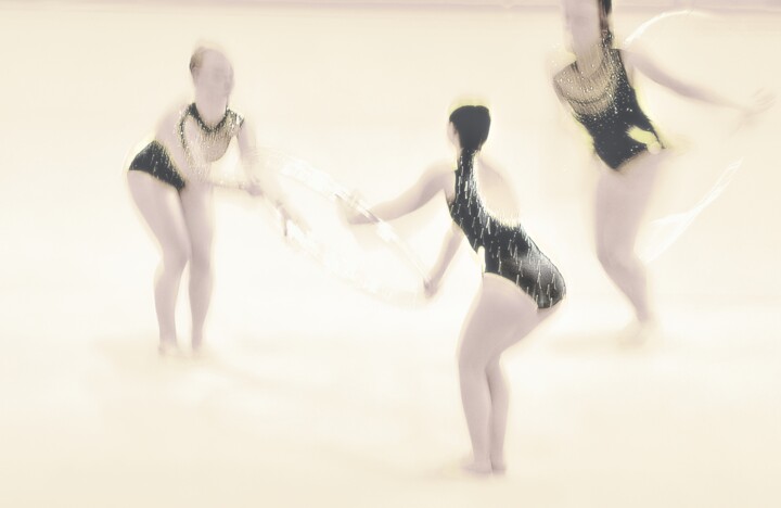 Rhythmic Ghosts N°10 - Three Ethereal Ladies (4196) Fotografia, 26x38,7 in