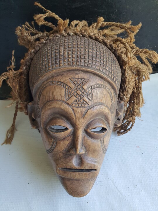 Chokwe ceremony-mask 1 雕塑, 11.4x9.5 in