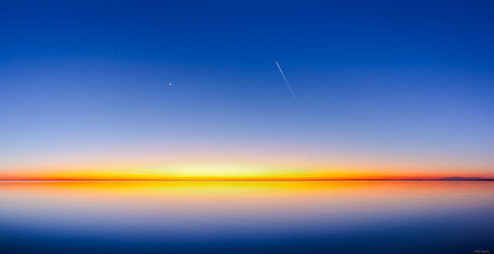 Photography titled "Fly Me to the Moon" by Philip Richard, Original Artwork, Non Manipulated Photography Mounted on Aluminium