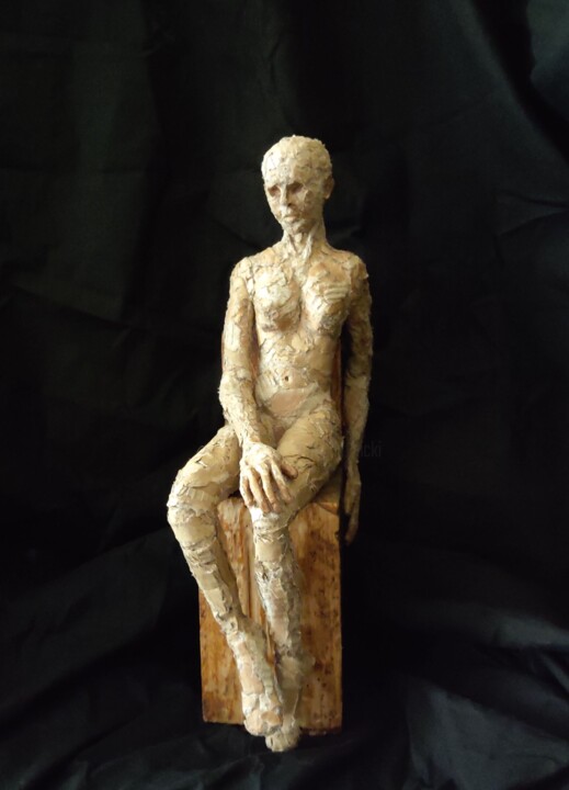 Escultura titulada "Une femme" por Karine Krynicki, Obra de arte original, Cartulina