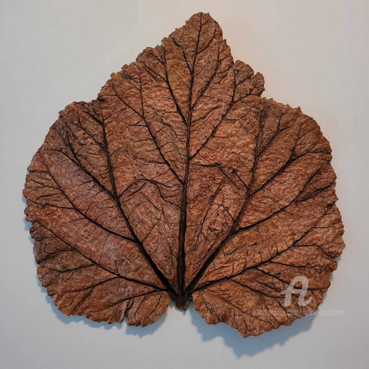 Sculpture titled "Feuille fossile cui…" by Sylvie Loudieres, Original Artwork, Paper