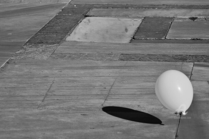 Photographie intitulée "The shadow of a fly…" par Alen Gurovic, Œuvre d'art originale, Photographie numérique