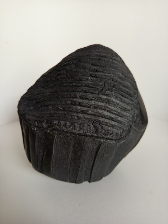 Sculptuur getiteld "Equilibre géometriq…" door Dominique Jolivet, Origineel Kunstwerk, Keramiek