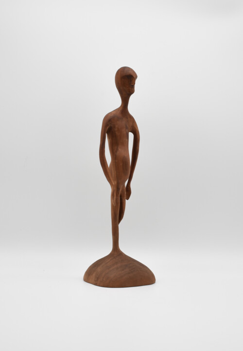 Einbeiniger Nussbaummann Sculptuur, 11,4x3,2 in