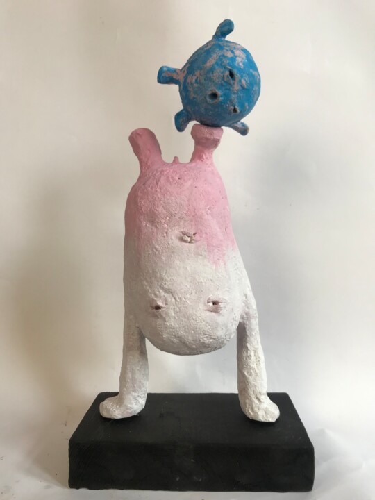 Sculpture titled "L'equilibrista" by Armando D'Andrea, Original Artwork, Clay