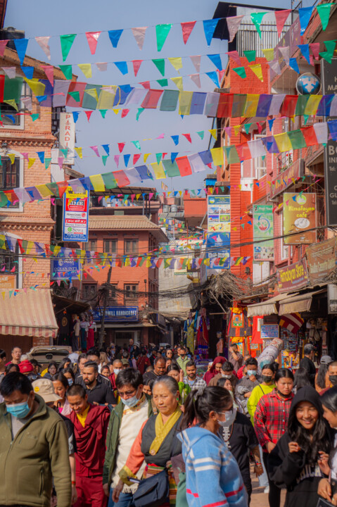 Photographie intitulée "Walking By - Kathma…" par Guilhem Nascimben, Œuvre d'art originale, Photographie numérique