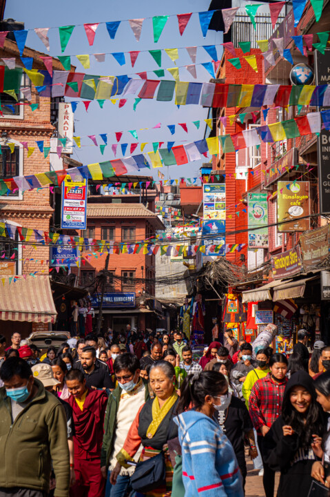 "Walking by - Kathmandu" Fotografia, 9,1x6,7 in