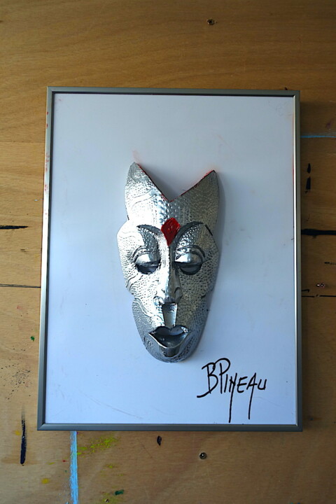 N018H41 Masquées Escultura, 15,8x11,8 in