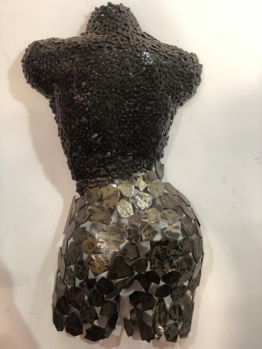 Wall art female bust . Wall decor sculpture . Handmade bust 雕塑, 27.6x15 in