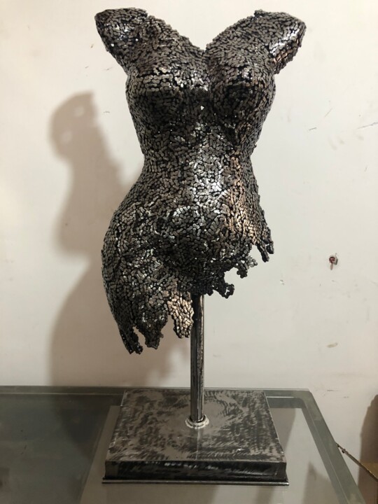 Modern female torso , chain torso , Handcrafted Metal , 雕塑, 31.5x13.8 in