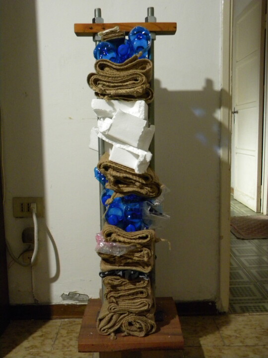 Vertical company ( Homeless series ) 雕塑, 41.3x15.8 in