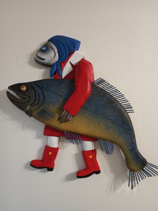 Fish steals fish. No politics. 雕塑, 23.6x27.6 in