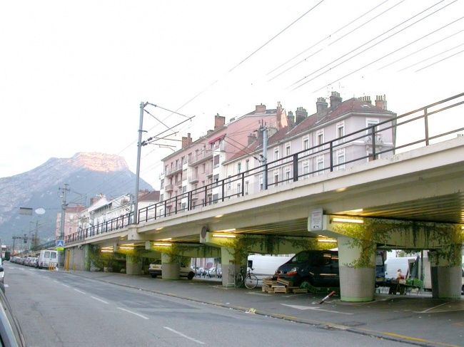 Peinture intitulée "PONT SNCF MARCHE DE…" par Nessé, Œuvre d'art originale