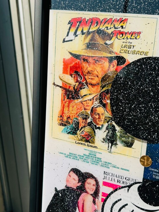 Die Arbeit wird gerahmt präsentiert