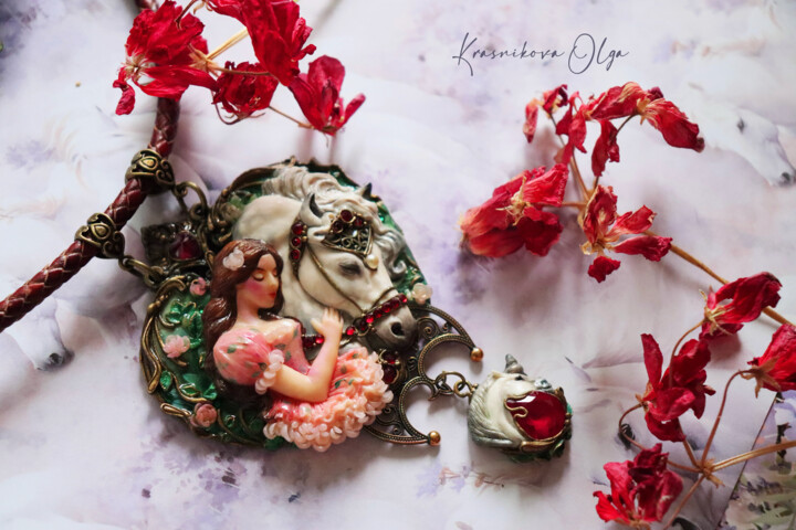 Sculpture titled "necklace with horse" by Olga Kras, Original Artwork, Polymer clay