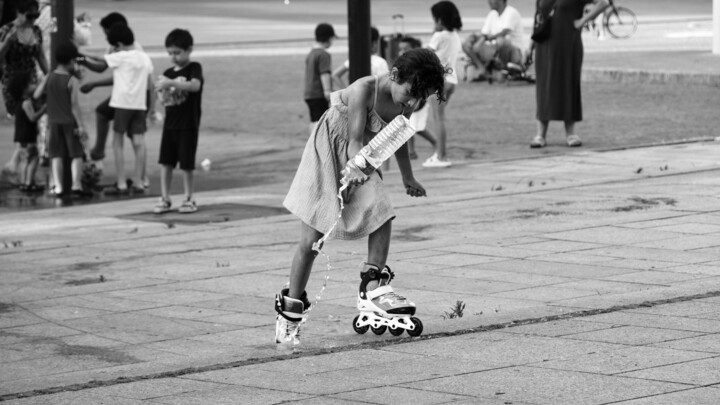 Photographie intitulée "L'arroseuse arrosée…" par Laura Bresson, Œuvre d'art originale, Photographie numérique