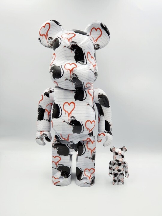 Banksy Love Rat Bearbrick - 400% & 100%, Sculptuur door Bearbrick