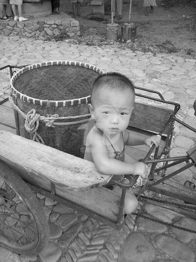 Photographie intitulée "Chine Visite guidée" par Valériane, Œuvre d'art originale