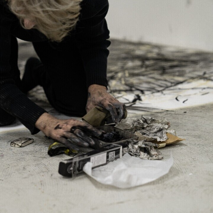 Sarah Knill-Jones : Paint the intimate between memory and desire