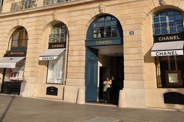 Chanel e o Centro Pompidou: a arte contemporânea chinesa entre o luxo e o mecenato.