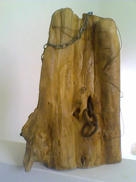Sculpture titled "Encadenado a la vida" by J.Arias, Original Artwork
