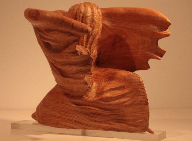 Scultura intitolato "Danse - robe enchan…" da Max Bernard, Opera d'arte originale, Legno